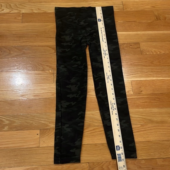 Spanx women’s green camo seamless leggings size large . - Picture 6 of 8